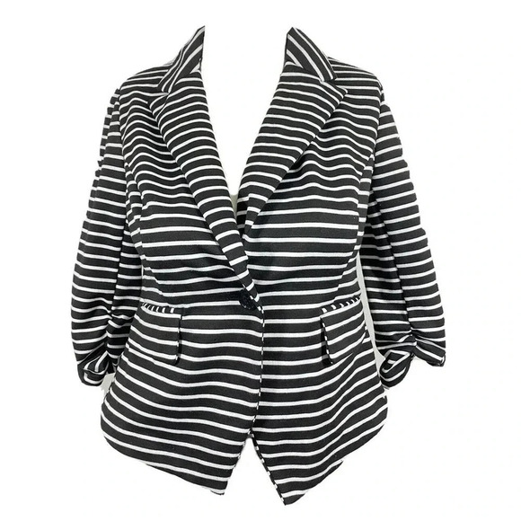 Cato Jackets & Blazers - Cato stripped 3/4 sleeve Blazer Single Button